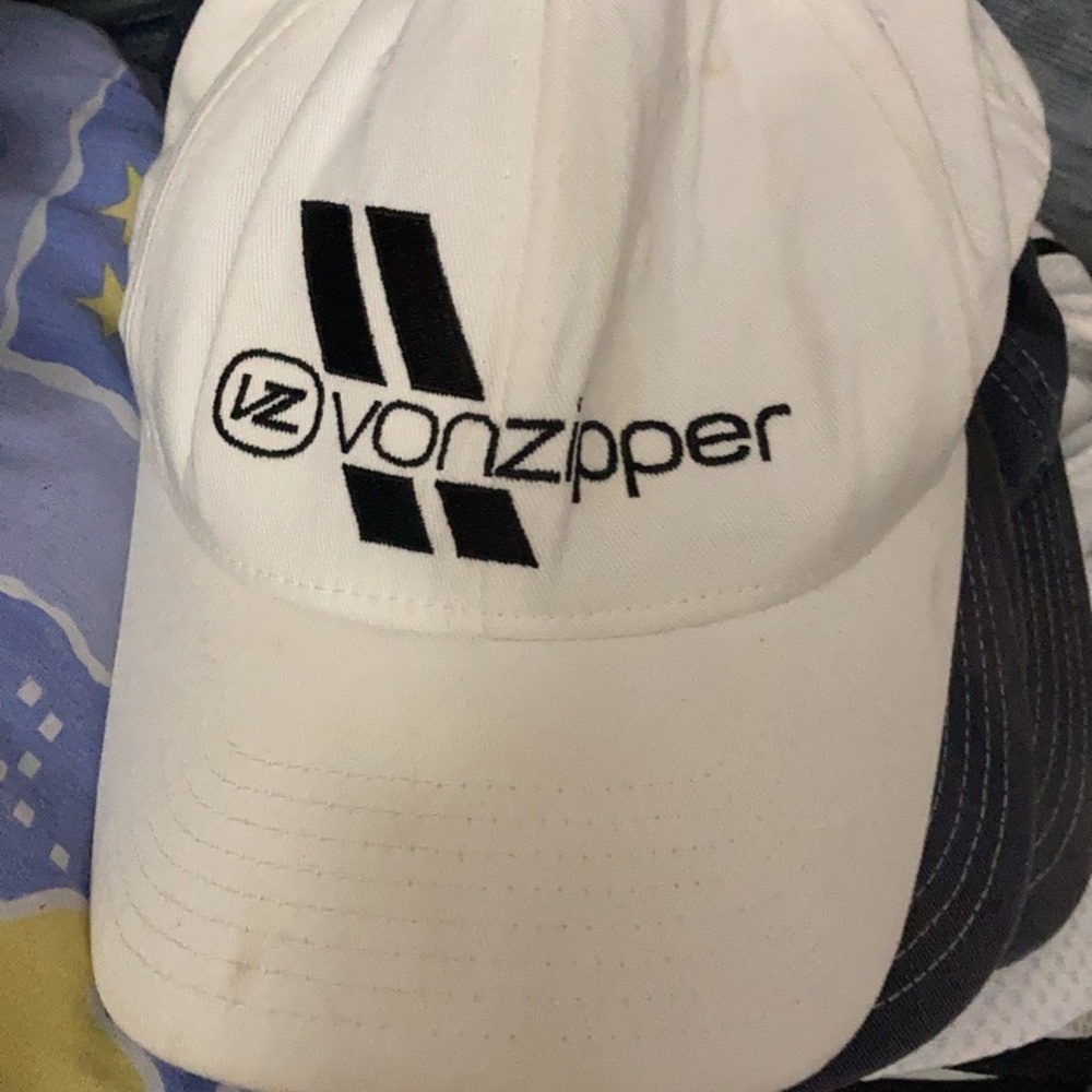 Vonzipper hat